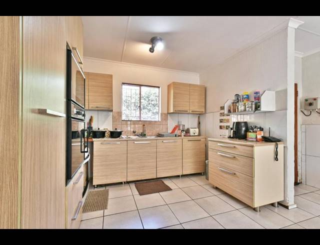 3 BEDROOM TOWNHOUSE FOR SALE IN RADIOKOP